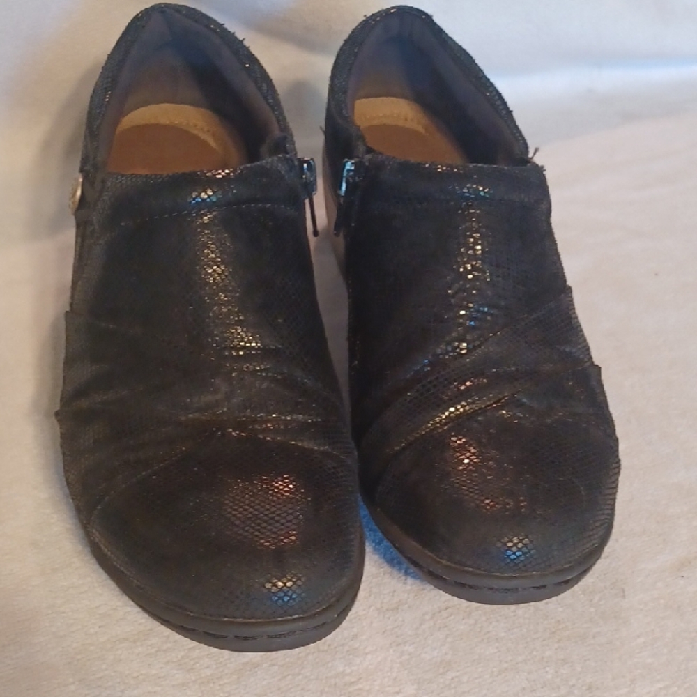 Clarks Slip On Shoes Black Size 9 - Picture 2 of 7